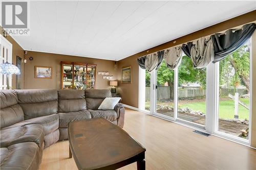 FAMILY ROOM - 1017 Osborne Avenue, Cornwall, ON - Indoor Photo Showing Living Room