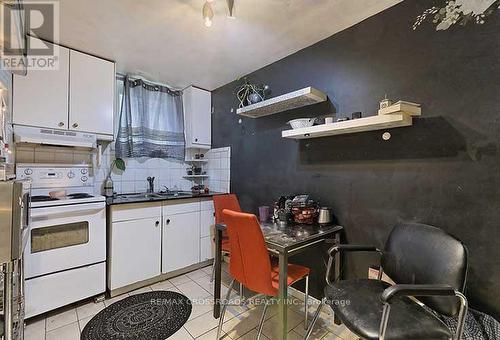 3 Horton Boulevard, Toronto (Eglinton East), ON - Indoor Photo Showing Kitchen