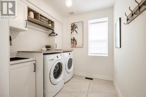 91 Roy Grove Way, Markham, ON - Indoor Photo Showing Laundry Room