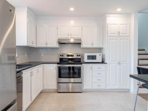 Cuisine - 137 Rue Terry-Fox, Kirkland, QC - Indoor Photo Showing Kitchen With Upgraded Kitchen