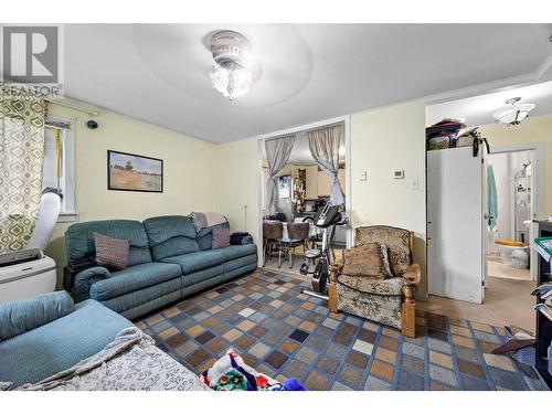 234 Fairview Avenue, Kamloops, BC - Indoor Photo Showing Living Room