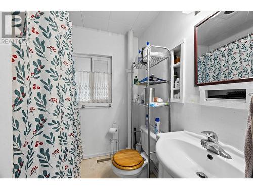 234 Fairview Avenue, Kamloops, BC - Indoor Photo Showing Bathroom