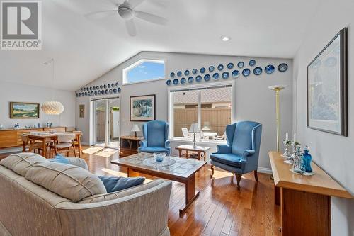 1231 10Th Street Sw Unit# 36, Salmon Arm, BC - Indoor Photo Showing Living Room