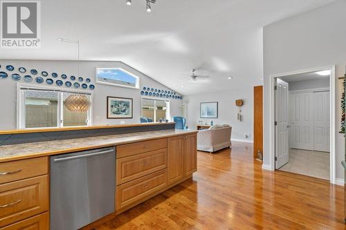 1231 10Th Street Sw Unit# 36, Salmon Arm, BC - Indoor Photo Showing Kitchen