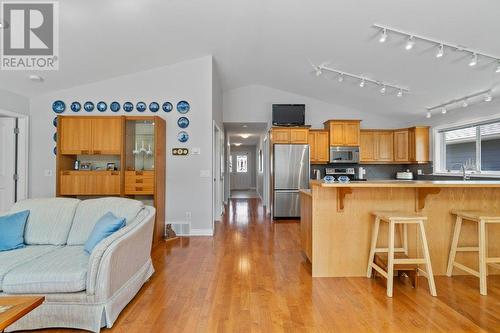 1231 10Th Street Sw Unit# 36, Salmon Arm, BC - Indoor Photo Showing Kitchen