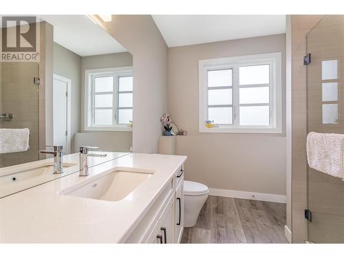 245 Summer Wood Drive, Kelowna, BC - Indoor Photo Showing Bathroom