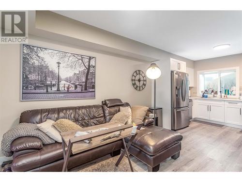 245 Summer Wood Drive, Kelowna, BC - Indoor Photo Showing Living Room