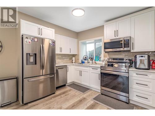 245 Summer Wood Drive, Kelowna, BC - Indoor Photo Showing Kitchen With Stainless Steel Kitchen