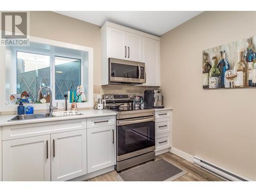 245 Summer Wood Drive, Kelowna, BC - Indoor Photo Showing Kitchen With Double Sink