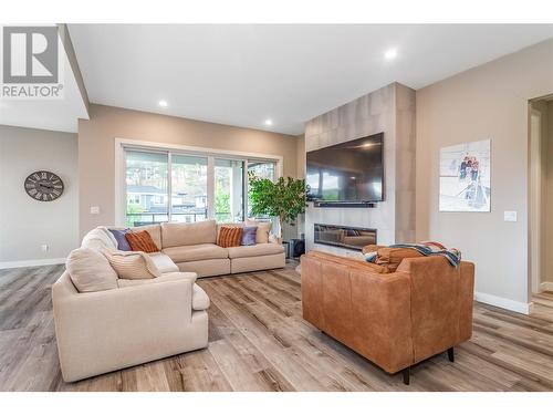 245 Summer Wood Drive, Kelowna, BC - Indoor Photo Showing Living Room