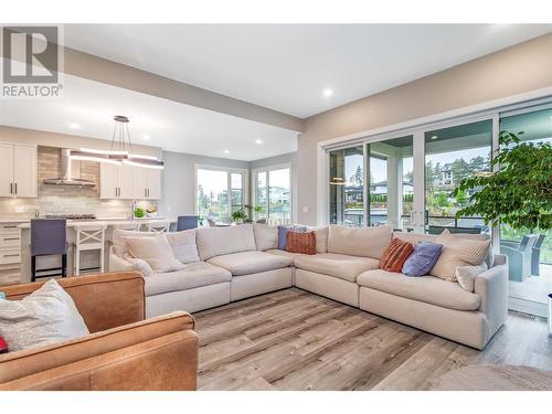 245 Summer Wood Drive, Kelowna, BC - Indoor Photo Showing Living Room