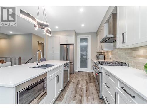 245 Summer Wood Drive, Kelowna, BC - Indoor Photo Showing Kitchen With Double Sink With Upgraded Kitchen