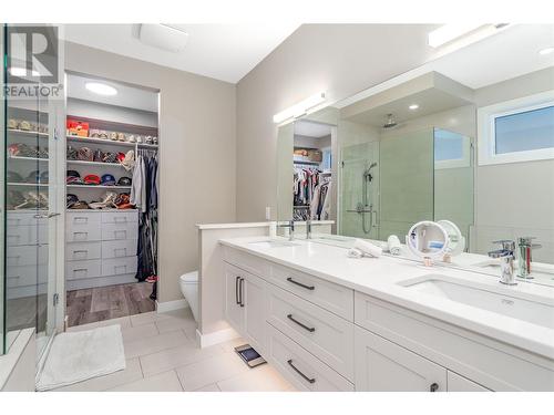 245 Summer Wood Drive, Kelowna, BC - Indoor Photo Showing Bathroom