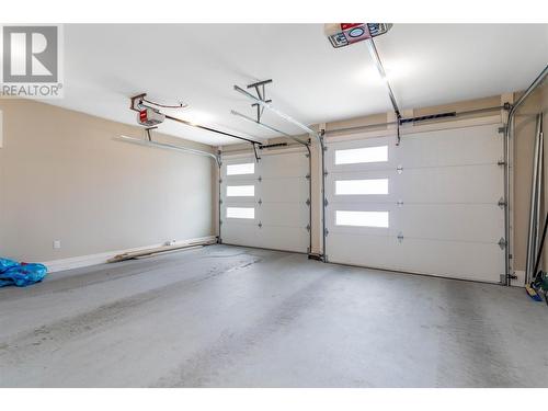 245 Summer Wood Drive, Kelowna, BC - Indoor Photo Showing Garage