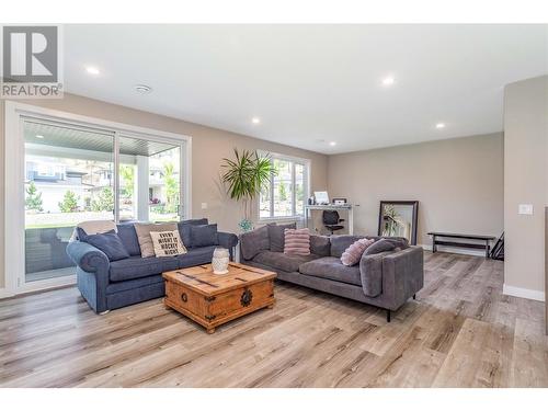 245 Summer Wood Drive, Kelowna, BC - Indoor Photo Showing Living Room