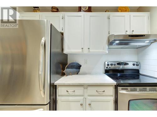 575 Sutherland Avenue Unit# 218, Kelowna, BC - Indoor Photo Showing Kitchen