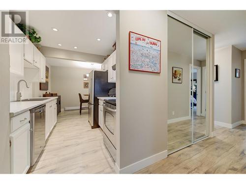 575 Sutherland Avenue Unit# 218, Kelowna, BC - Indoor Photo Showing Kitchen