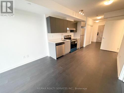 B501 - 3200 Dakota Common, Burlington (Alton), ON - Indoor Photo Showing Kitchen