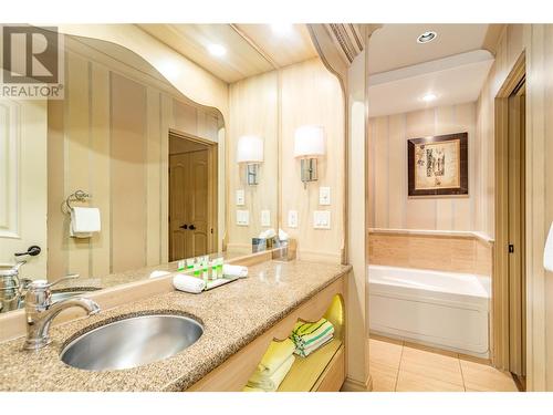 1288 Water Street Unit# 251 (C3), Kelowna, BC - Indoor Photo Showing Bathroom