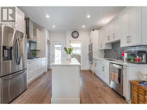 11596 Pretty Road, Lake Country, BC - Indoor Photo Showing Kitchen With Upgraded Kitchen