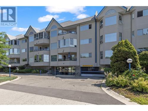 3283 Casorso Road Unit# 108, Kelowna, BC - Outdoor With Balcony With Facade