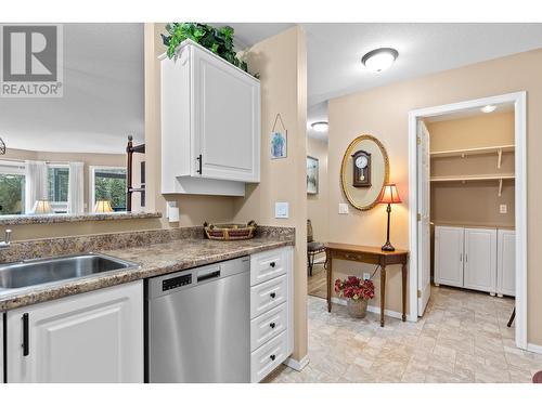 3283 Casorso Road Unit# 108, Kelowna, BC - Indoor Photo Showing Kitchen