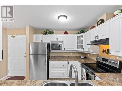 3283 Casorso Road Unit# 108, Kelowna, BC - Indoor Photo Showing Kitchen With Double Sink