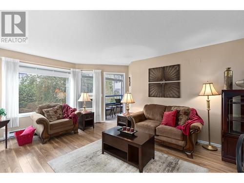 3283 Casorso Road Unit# 108, Kelowna, BC - Indoor Photo Showing Living Room