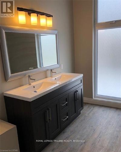 303 Wolfe Street, London, ON - Indoor Photo Showing Bathroom