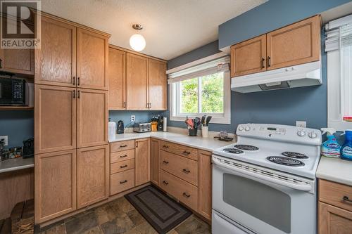 3191 2Nd Avenue, Prince George, BC - Indoor Photo Showing Kitchen