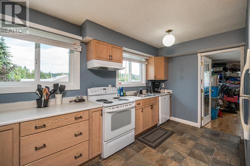 3191 2Nd Avenue, Prince George, BC - Indoor Photo Showing Kitchen