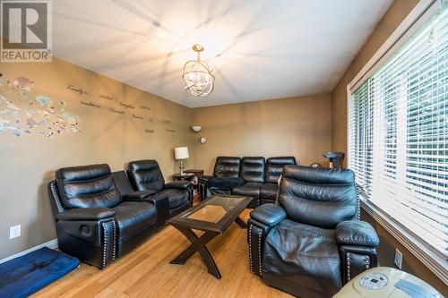 3191 2Nd Avenue, Prince George, BC - Indoor Photo Showing Living Room