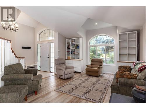 3971 Lakevale Place, Kelowna, BC - Indoor Photo Showing Living Room