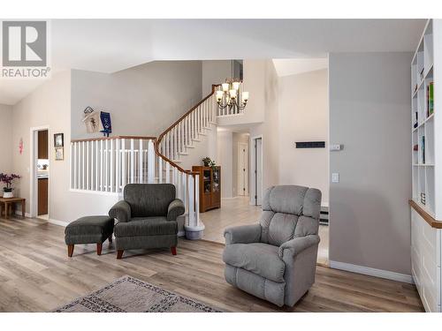 3971 Lakevale Place, Kelowna, BC - Indoor Photo Showing Living Room