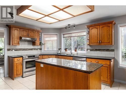 3971 Lakevale Place, Kelowna, BC - Indoor Photo Showing Kitchen