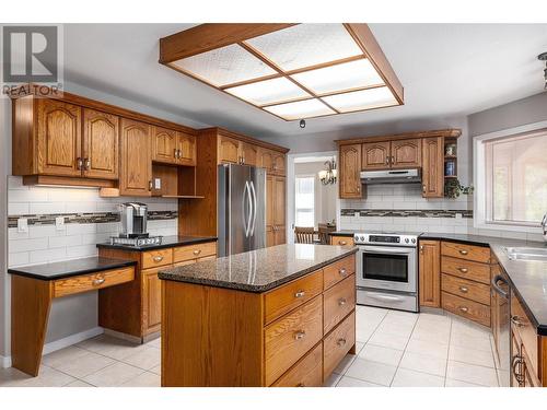 3971 Lakevale Place, Kelowna, BC - Indoor Photo Showing Kitchen