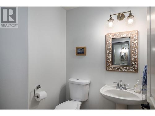 3971 Lakevale Place, Kelowna, BC - Indoor Photo Showing Bathroom