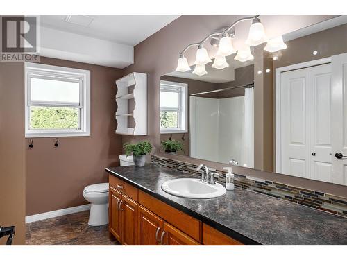 3971 Lakevale Place, Kelowna, BC - Indoor Photo Showing Bathroom