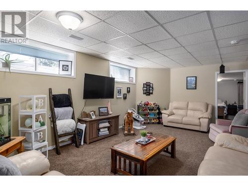 3971 Lakevale Place, Kelowna, BC - Indoor