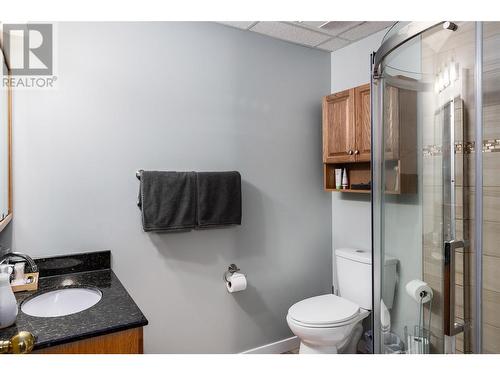 3971 Lakevale Place, Kelowna, BC - Indoor Photo Showing Bathroom