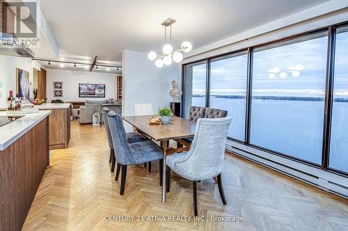 1401 - 65 Harbour Square, Toronto (Waterfront Communities), ON - Indoor Photo Showing Dining Room