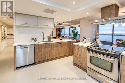 1401 - 65 Harbour Square, Toronto (Waterfront Communities), ON - Indoor Photo Showing Kitchen With Double Sink