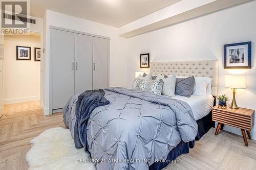 1401 - 65 Harbour Square, Toronto (Waterfront Communities), ON - Indoor Photo Showing Bedroom