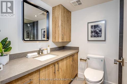 1401 - 65 Harbour Square, Toronto (Waterfront Communities), ON - Indoor Photo Showing Bathroom