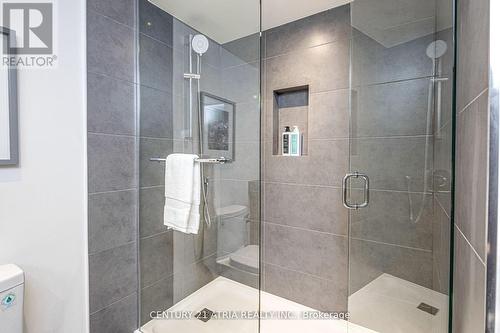 1401 - 65 Harbour Square, Toronto (Waterfront Communities), ON - Indoor Photo Showing Bathroom