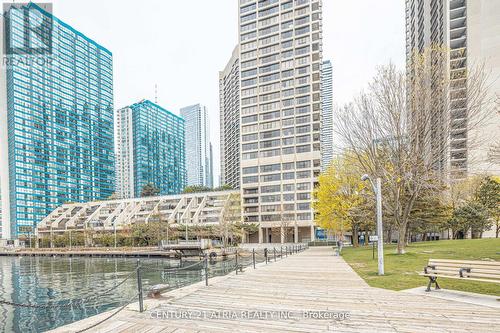 1401 - 65 Harbour Square, Toronto (Waterfront Communities), ON - Outdoor With Facade