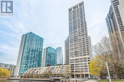 1401 - 65 Harbour Square, Toronto (Waterfront Communities), ON - Outdoor With Facade