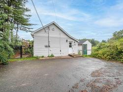 16 Bridgeview Avenue  Lower Sackville, NS B4C 2K6