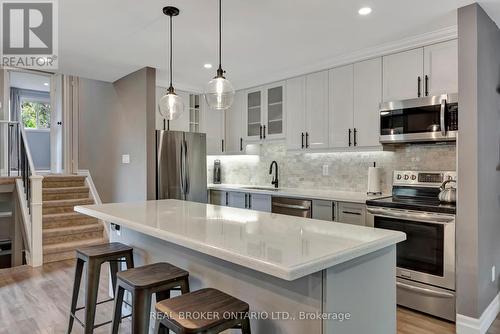 2324 Coldstream Drive, Burlington, ON - Indoor Photo Showing Kitchen With Upgraded Kitchen