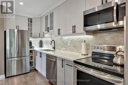 2324 Coldstream Drive, Burlington (Brant Hills), ON - Indoor Photo Showing Kitchen With Double Sink With Upgraded Kitchen